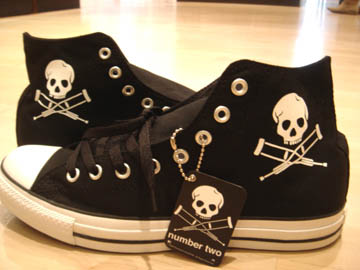 jackass-converse O0�